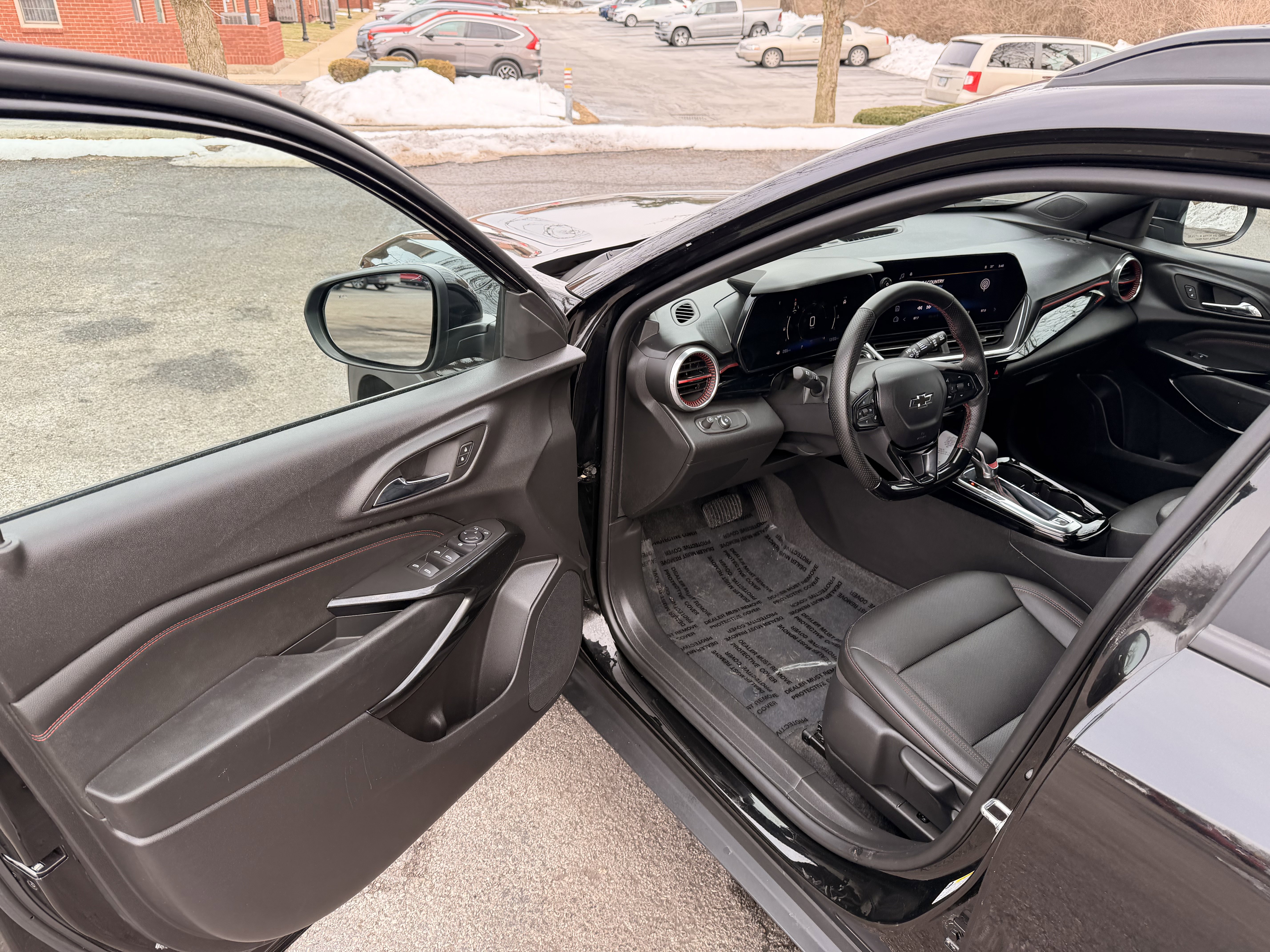 Used 2025 Chevrolet Trax RS w/ Sunroof Package image 11