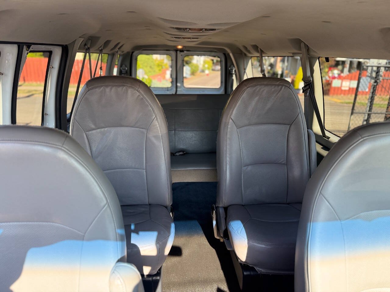 Used 2005 Ford E-350 and Econoline 350 XL RWD image 16