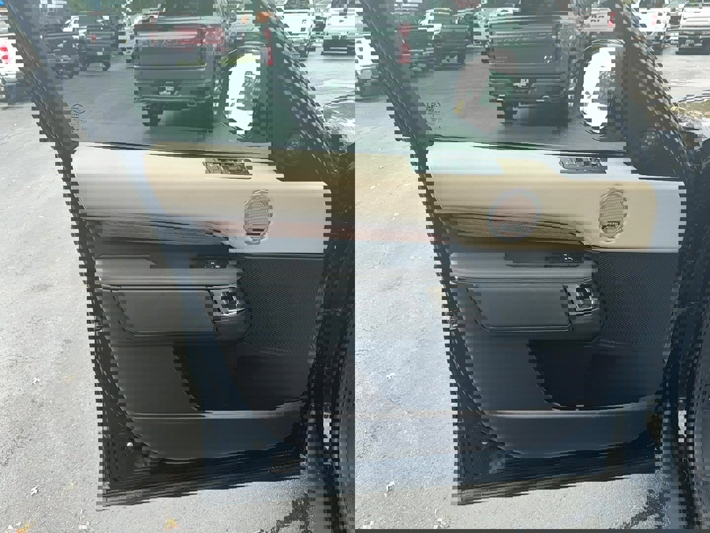 Used 2018 Land Rover Discovery HSE image 12