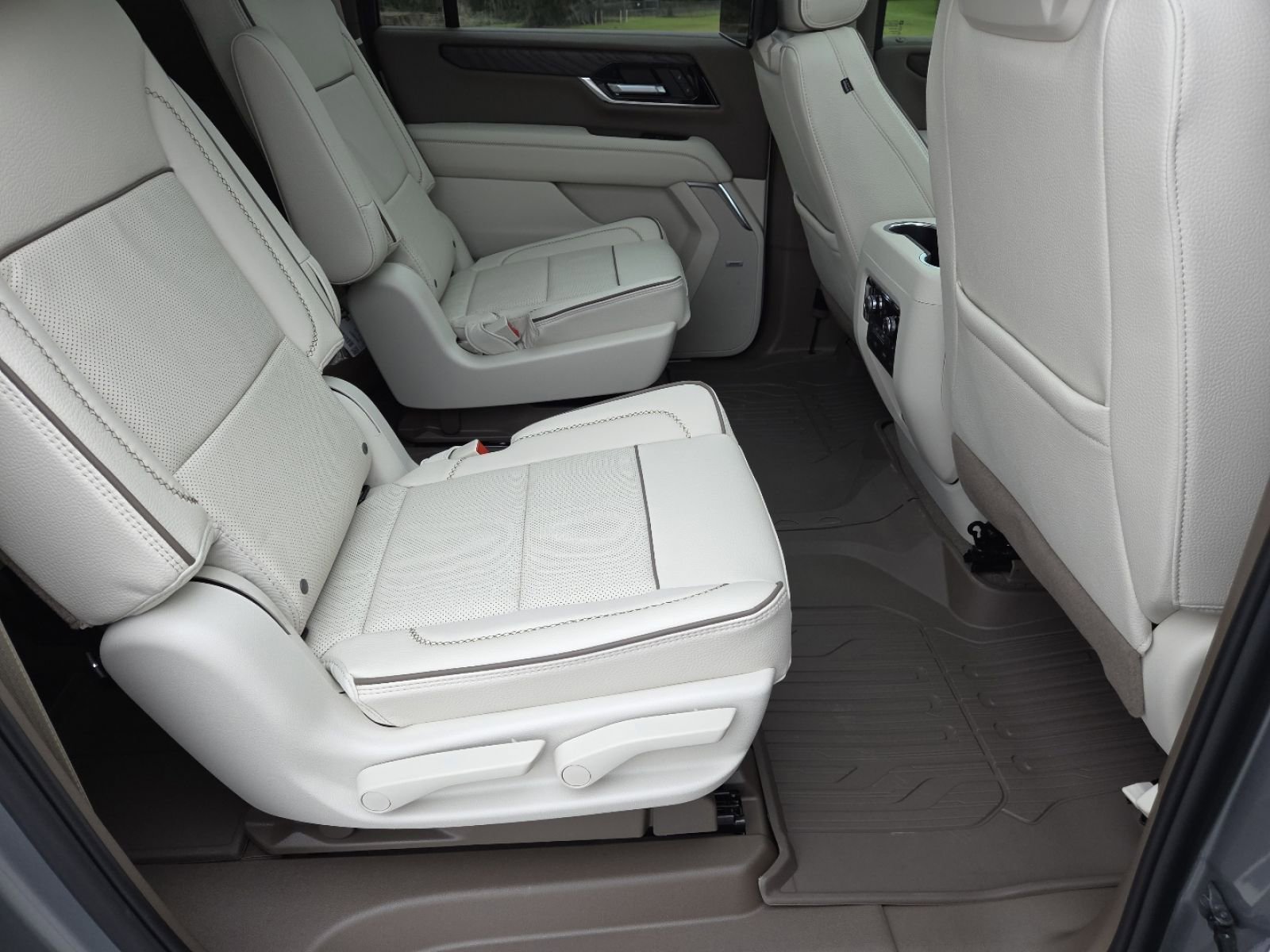 New 2026 GMC Yukon XL Denali image 30