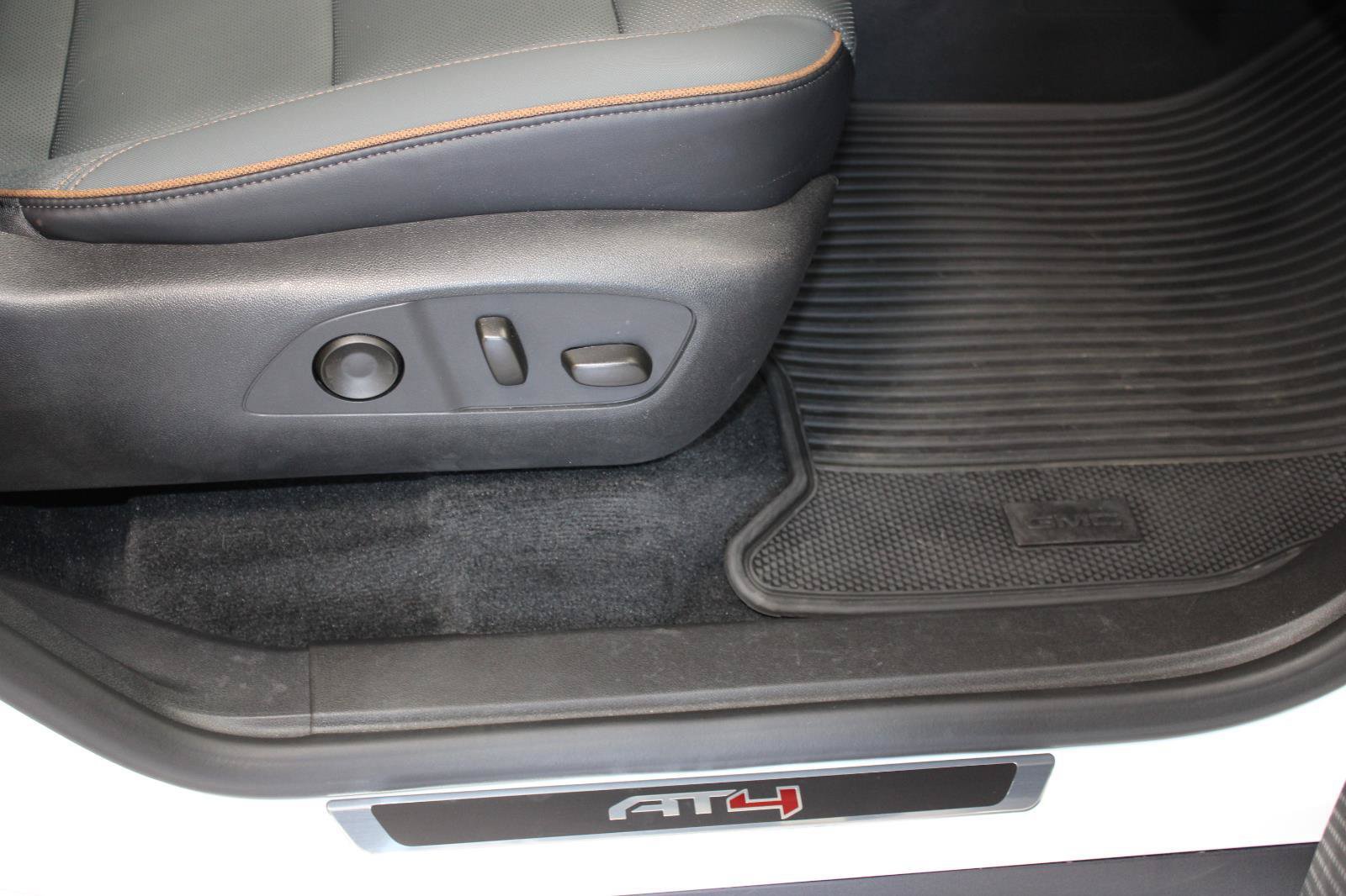 Used 2026 GMC Acadia AT4 w/ Luxury Package AWD/4WD image 18