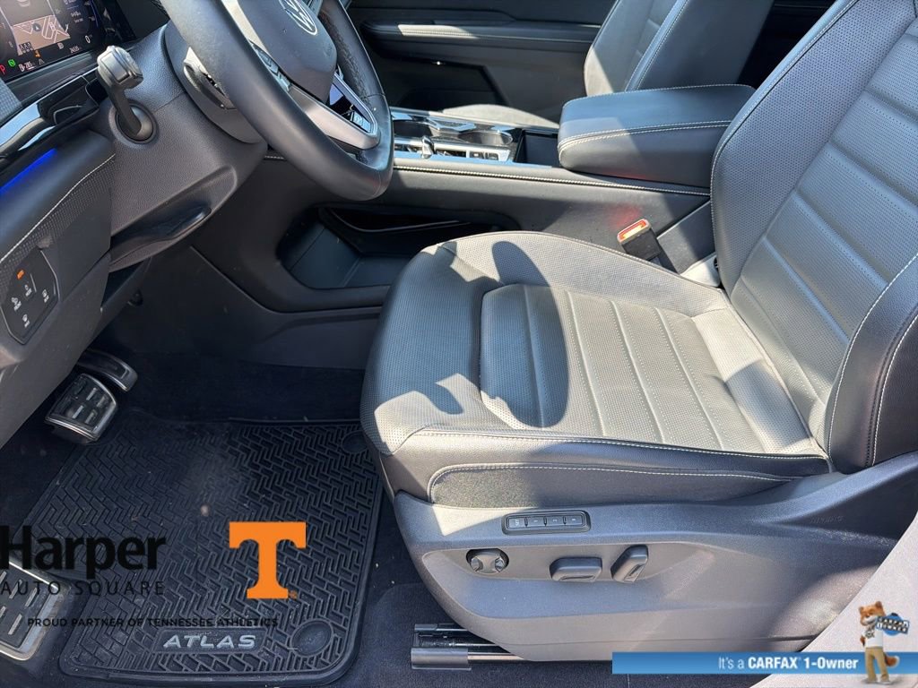 Used 2024 Volkswagen Atlas Cross Sport SEL R-Line AWD/4WD image 13