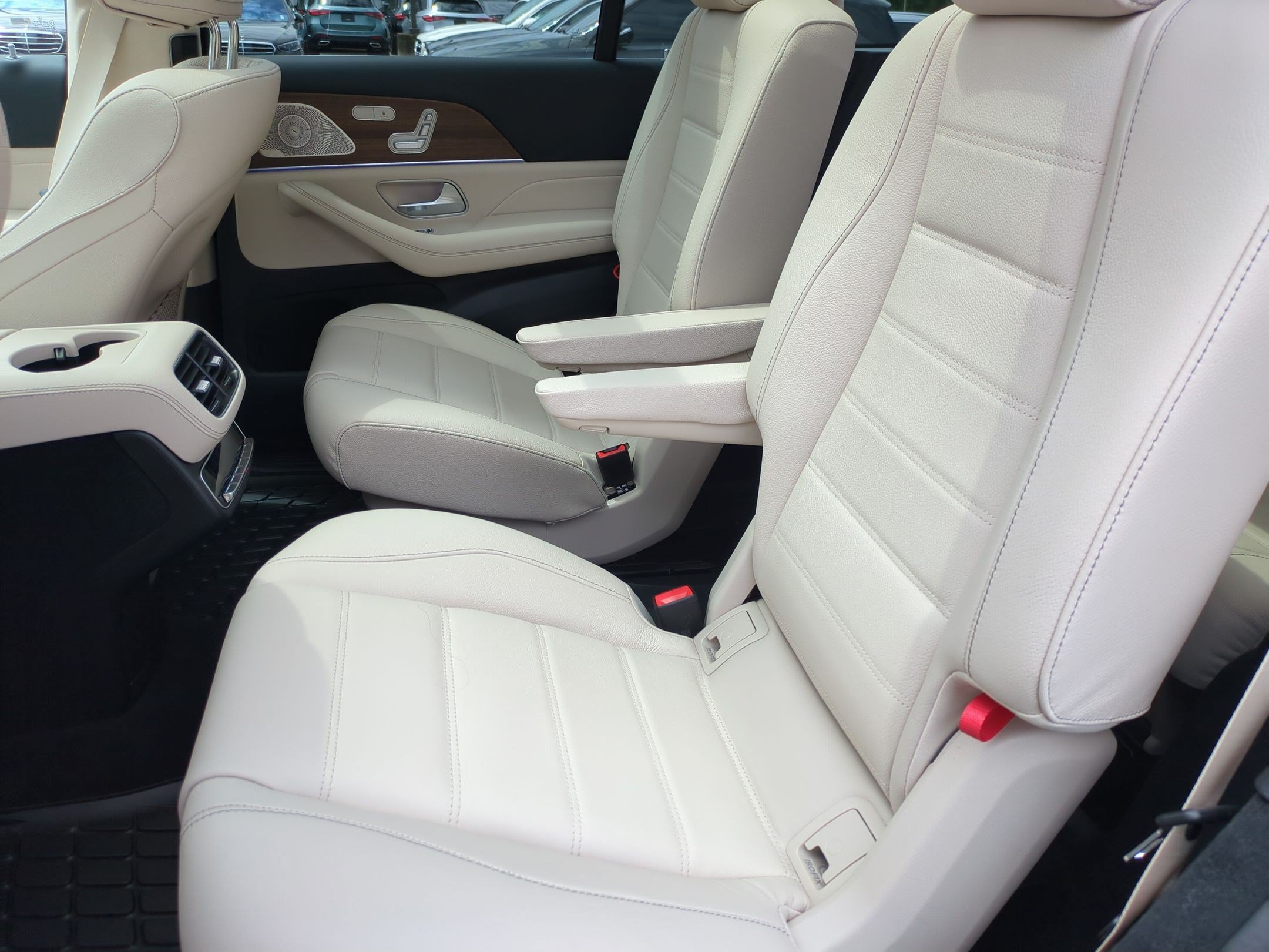 Certified 2026 Mercedes-Benz GLS 450 4MATIC image 31
