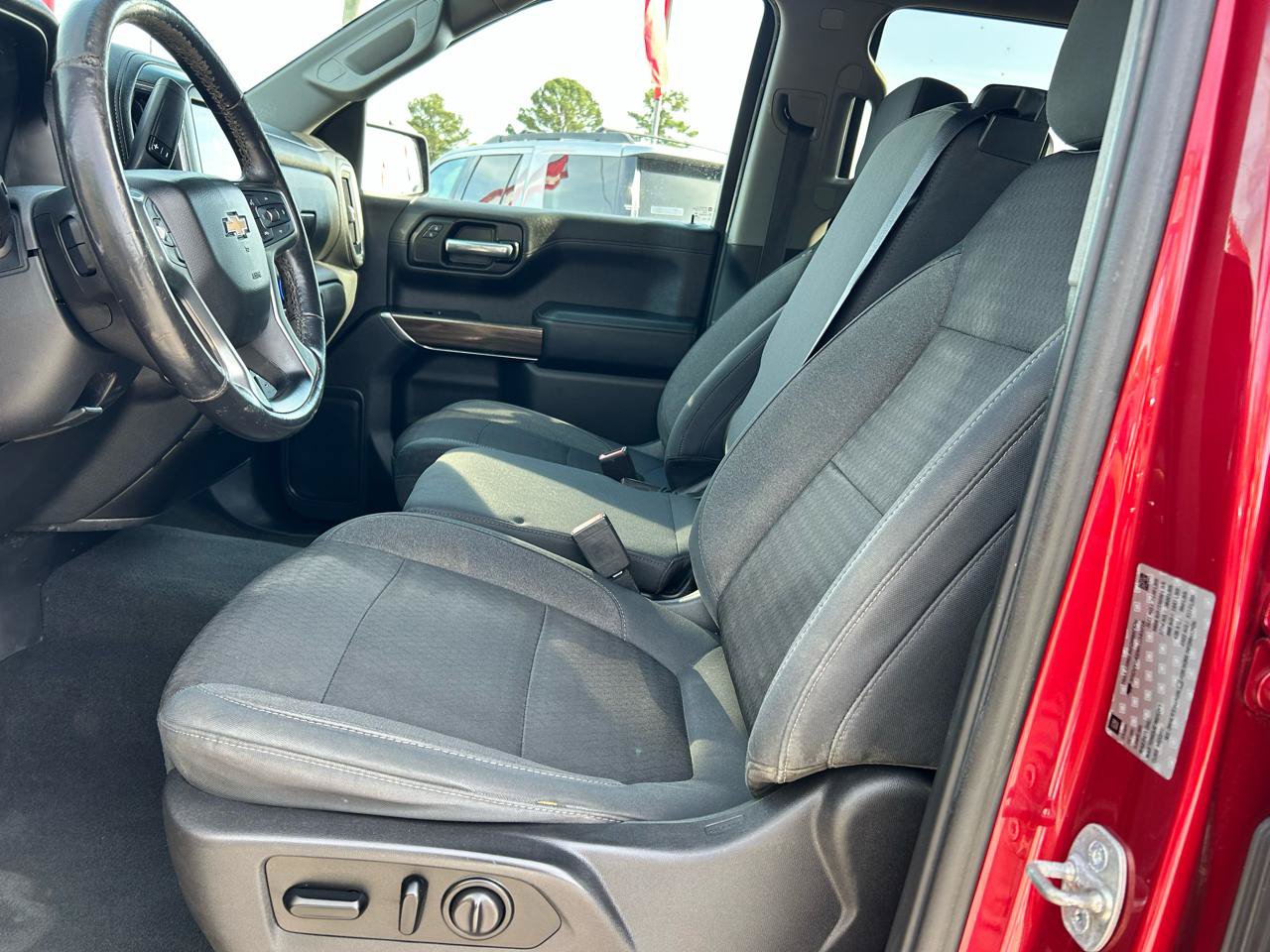 Used 2019 Chevrolet Silverado 1500 LT w/ All-Star Edition AWD/4WD image 7