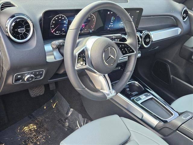 Used 2026 Mercedes-Benz GLB 250 image 3