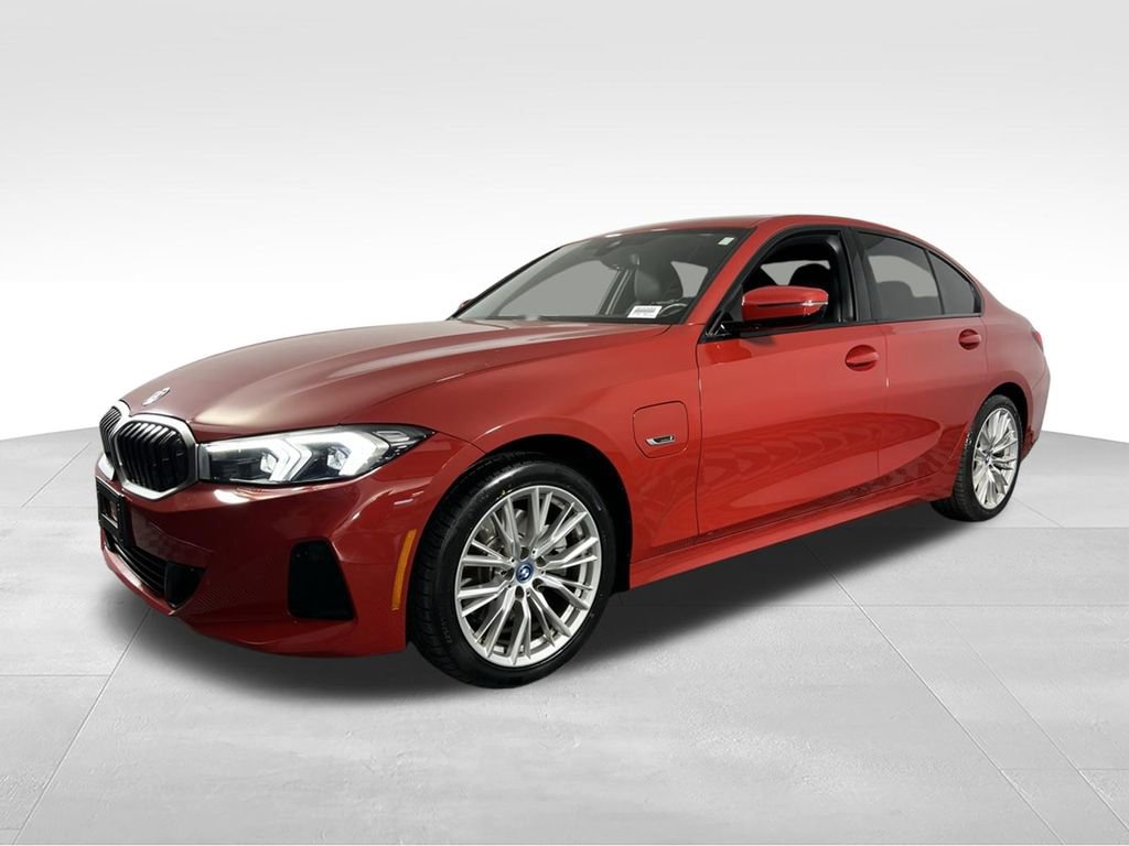 Used 2023 BMW 330e w/ Driving Assistance Package RWD image 3