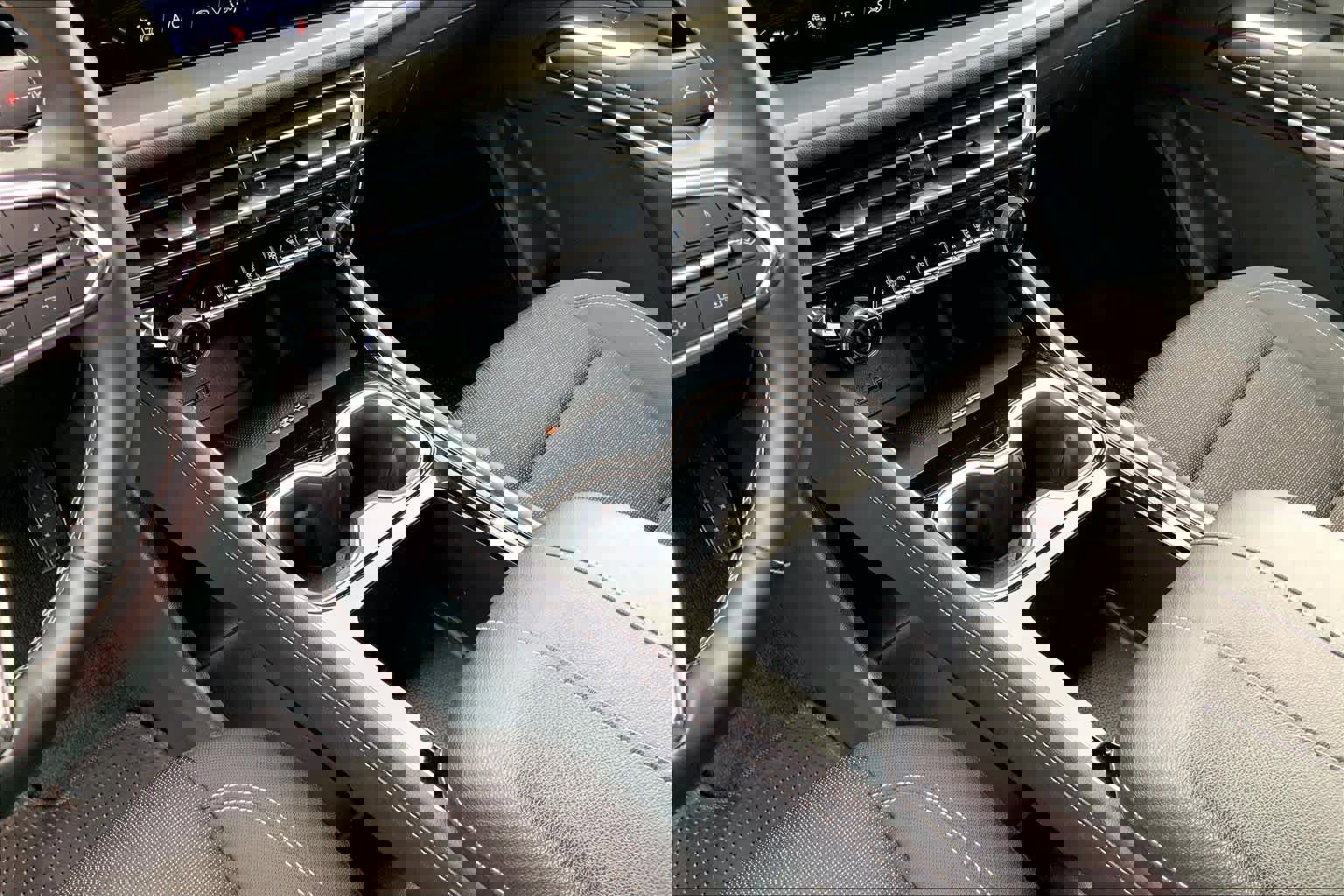 Used 2025 Chevrolet Traverse LT image 16