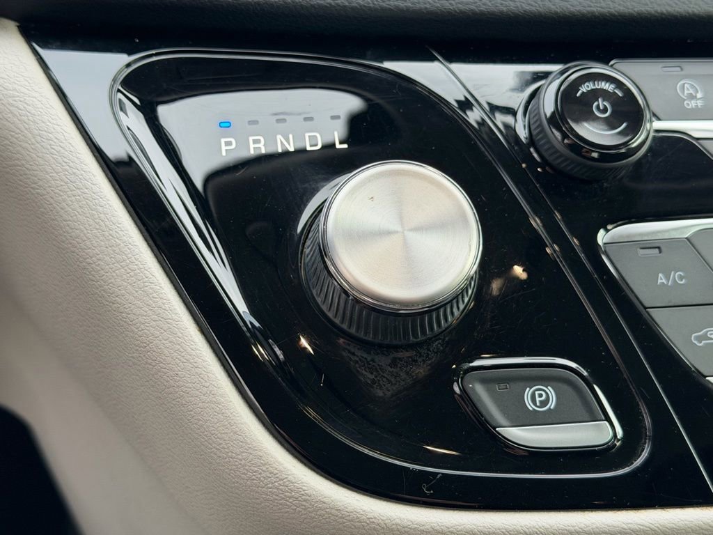 Certified 2022 Chrysler Voyager LX image 27