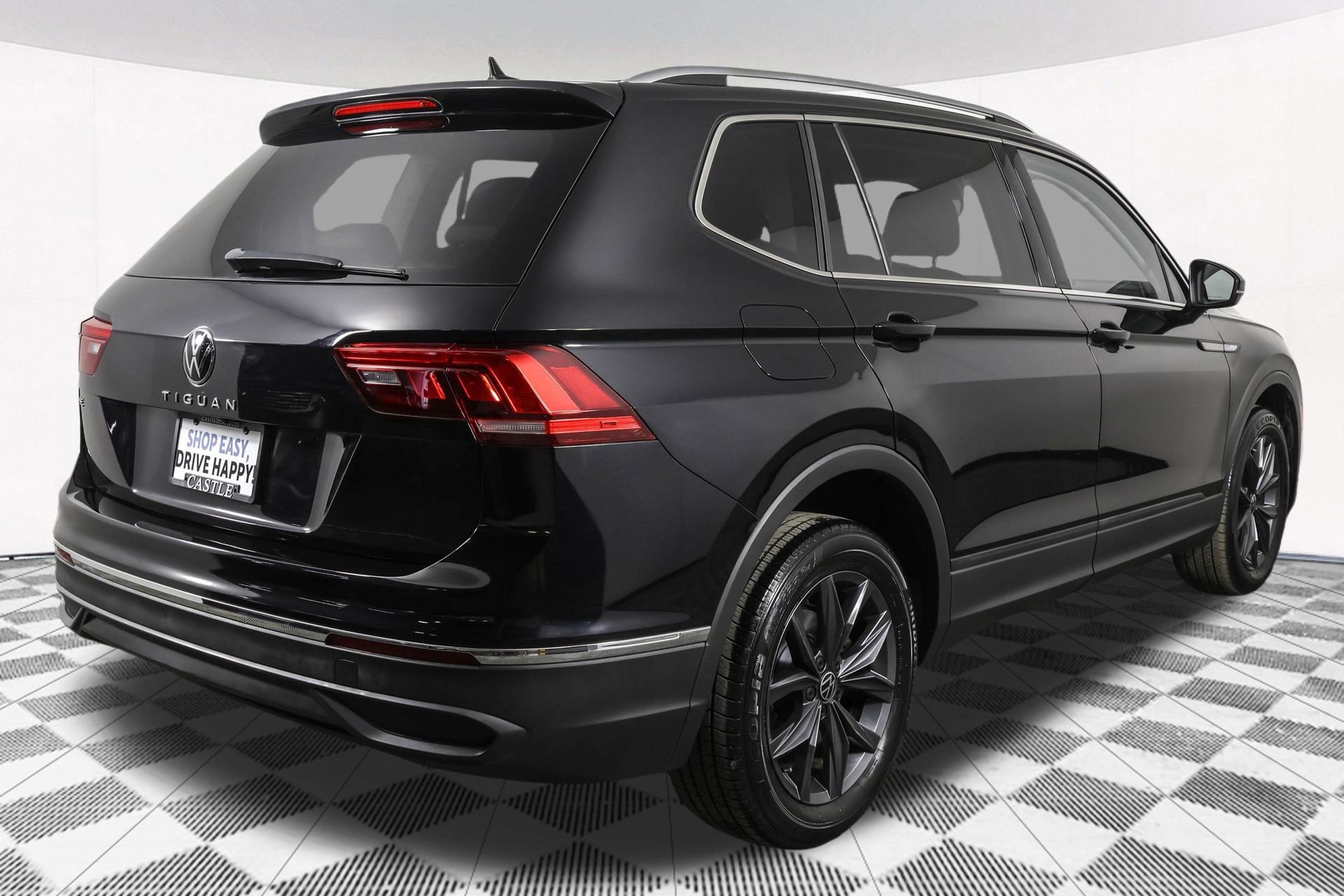 Used 2022 Volkswagen Tiguan SE image 16