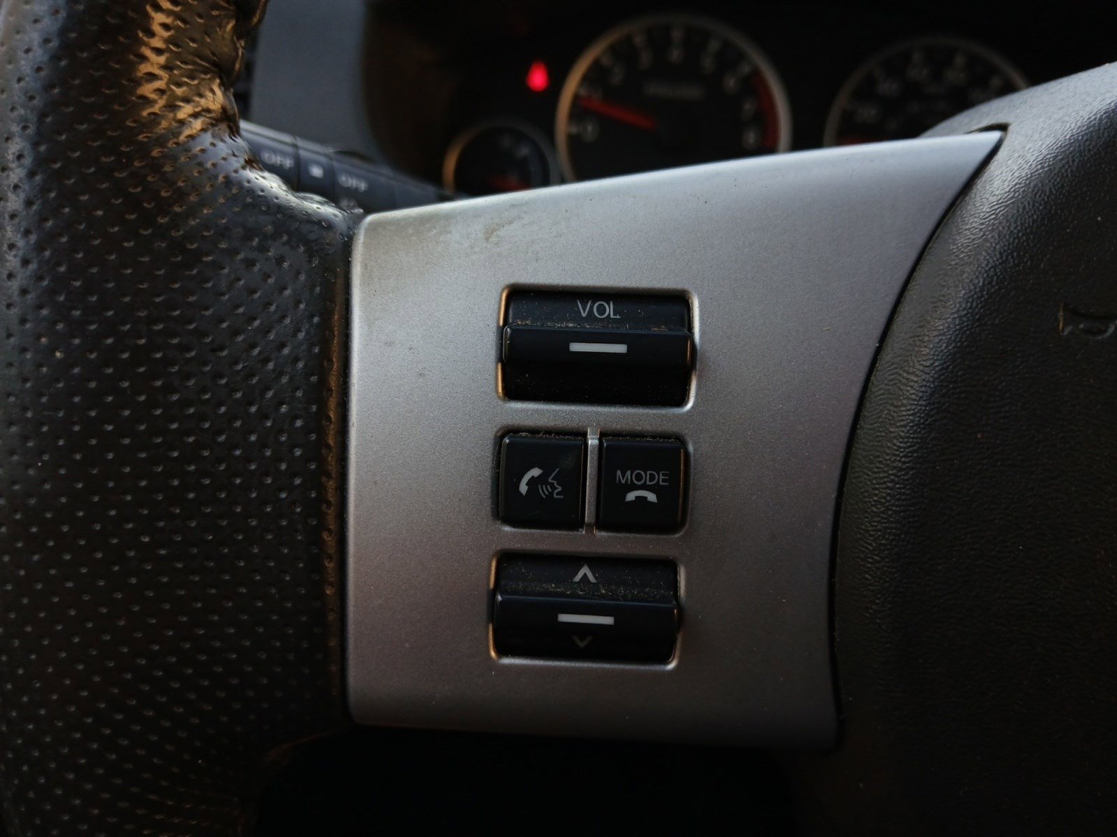 Used 2012 Nissan Pathfinder LE image 17