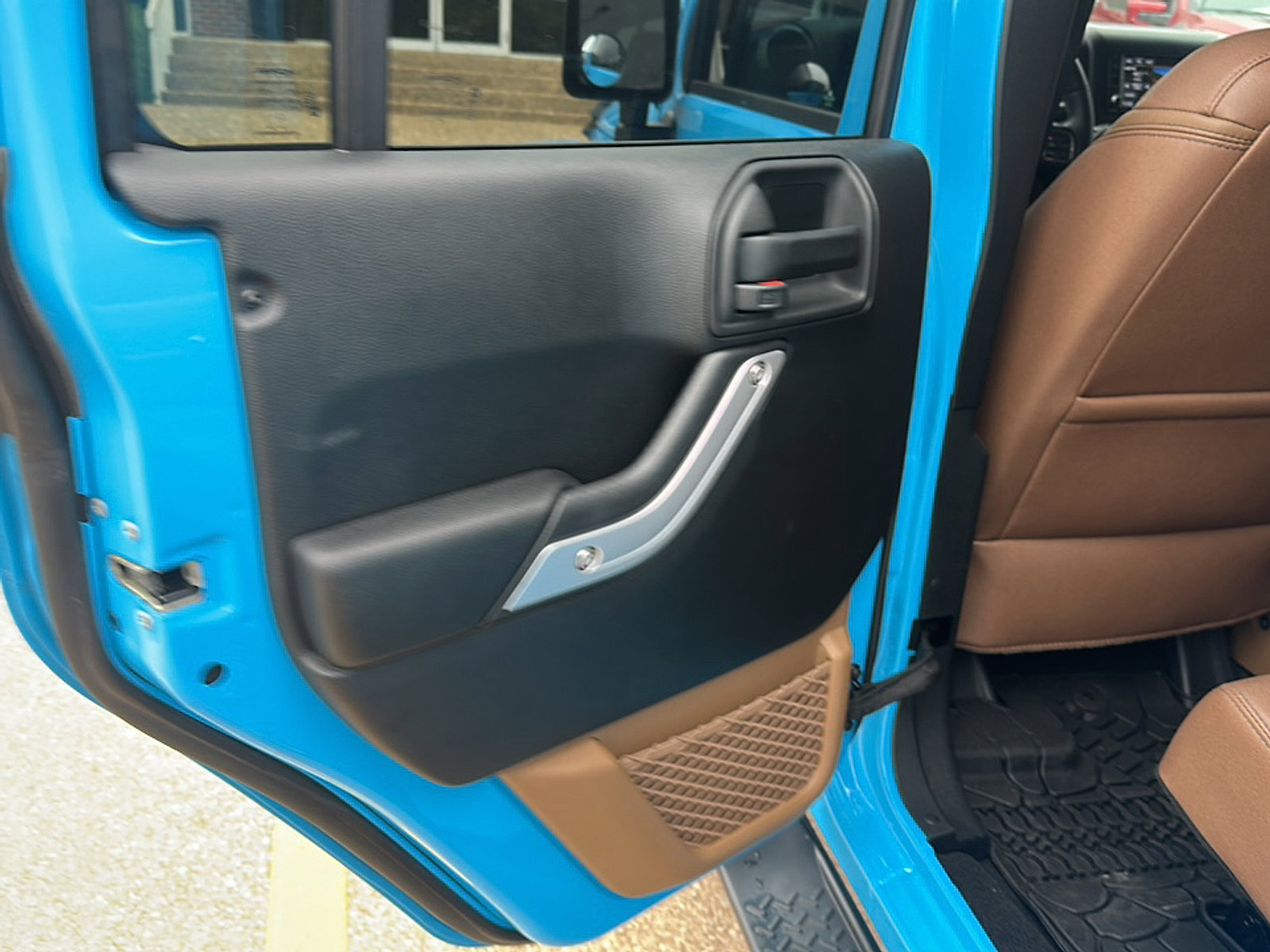 Used 2018 Jeep Wrangler Unlimited Sahara w/ Connectivity Group AWD/4WD image 19