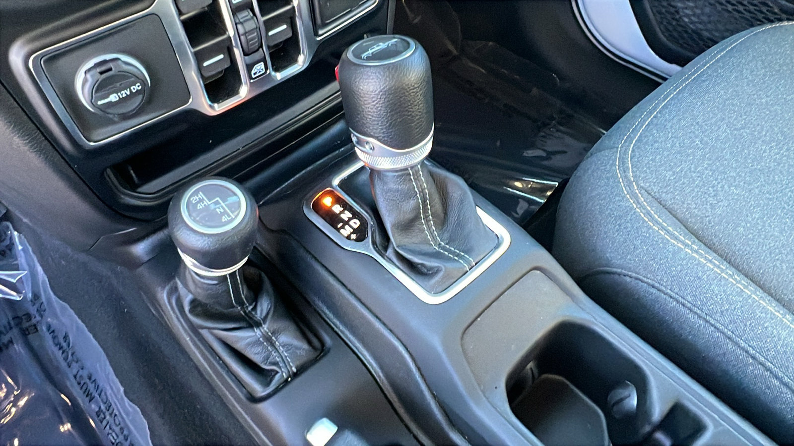 Used 2024 Jeep Gladiator Sport image 32