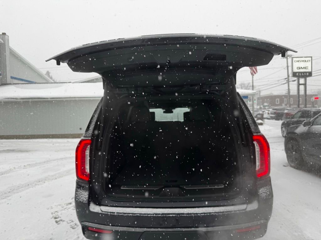 Used 2024 GMC Yukon XL AT4 image 21