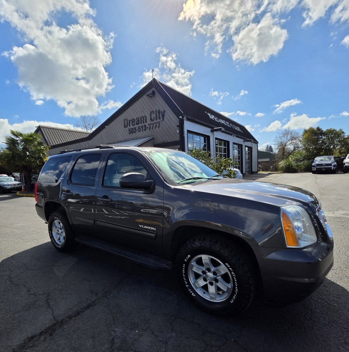 Used 2010 GMC Yukon SLT w/ SLT-2 Equipment Package AWD/4WD image 3