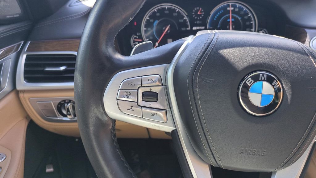 Used 2018 BMW 740e xDrive image 32