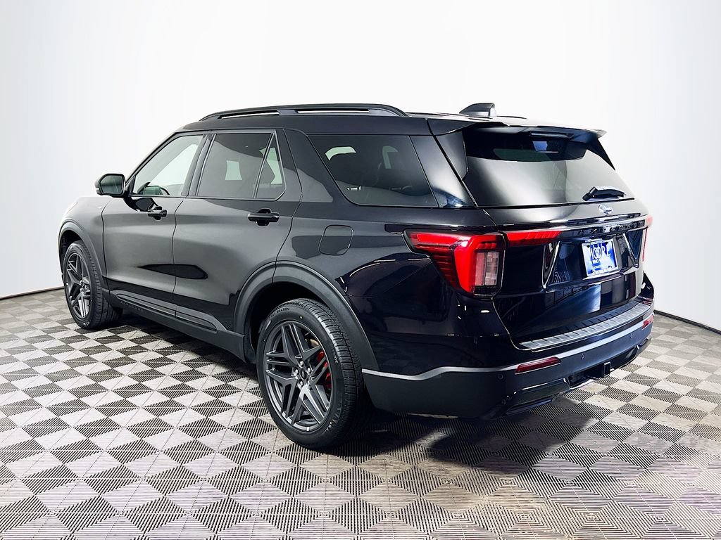 Used 2025 Ford Explorer ST-Line w/ ST-Line Street Pack AWD/4WD image 5