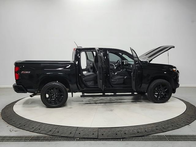 Used 2025 Chevrolet Colorado Z71 w/ Technology Package AWD/4WD image 16
