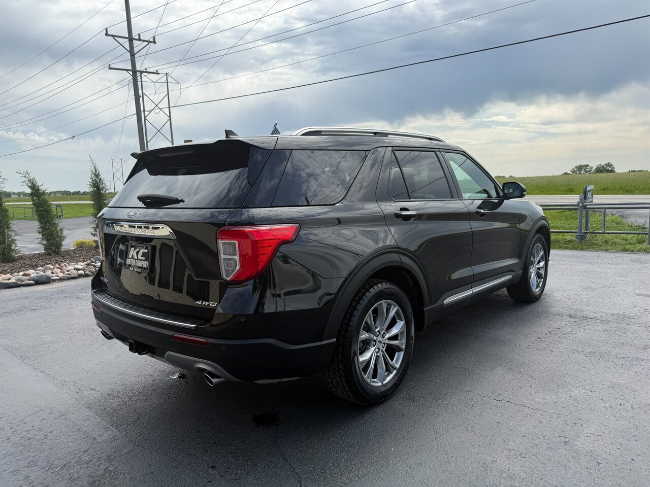 Used 2022 Ford Explorer Limited w/ Class IV Trailer Tow Package AWD/4WD image 7