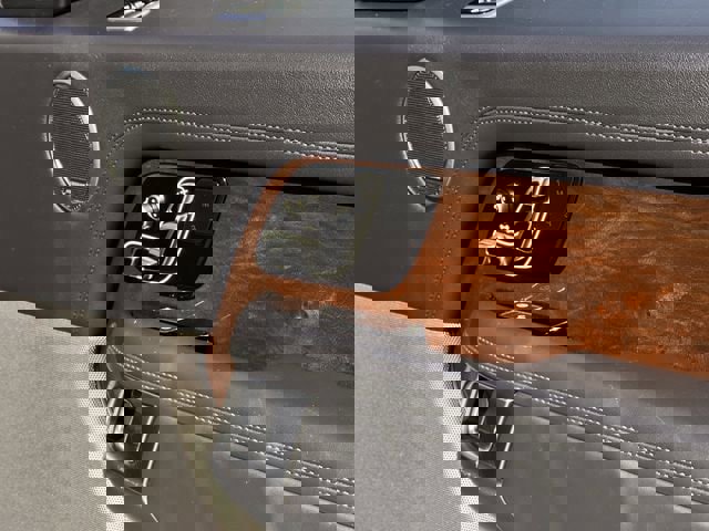 Used 2020 Land Rover Range Rover HSE image 25