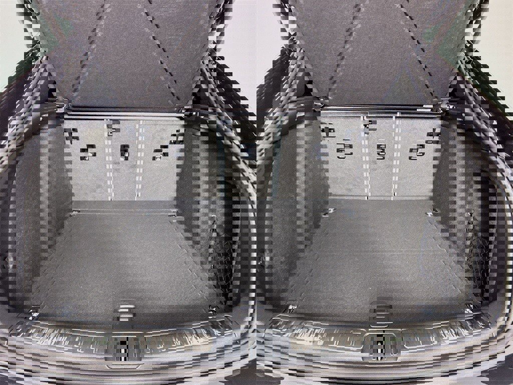 New 2026 Porsche Macan Turbo image 31