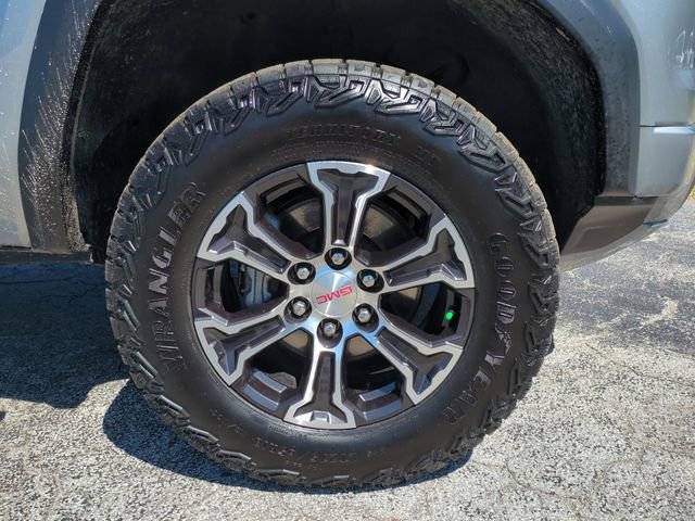Certified 2024 GMC Canyon AT4 w/ Technology Package AWD/4WD image 11