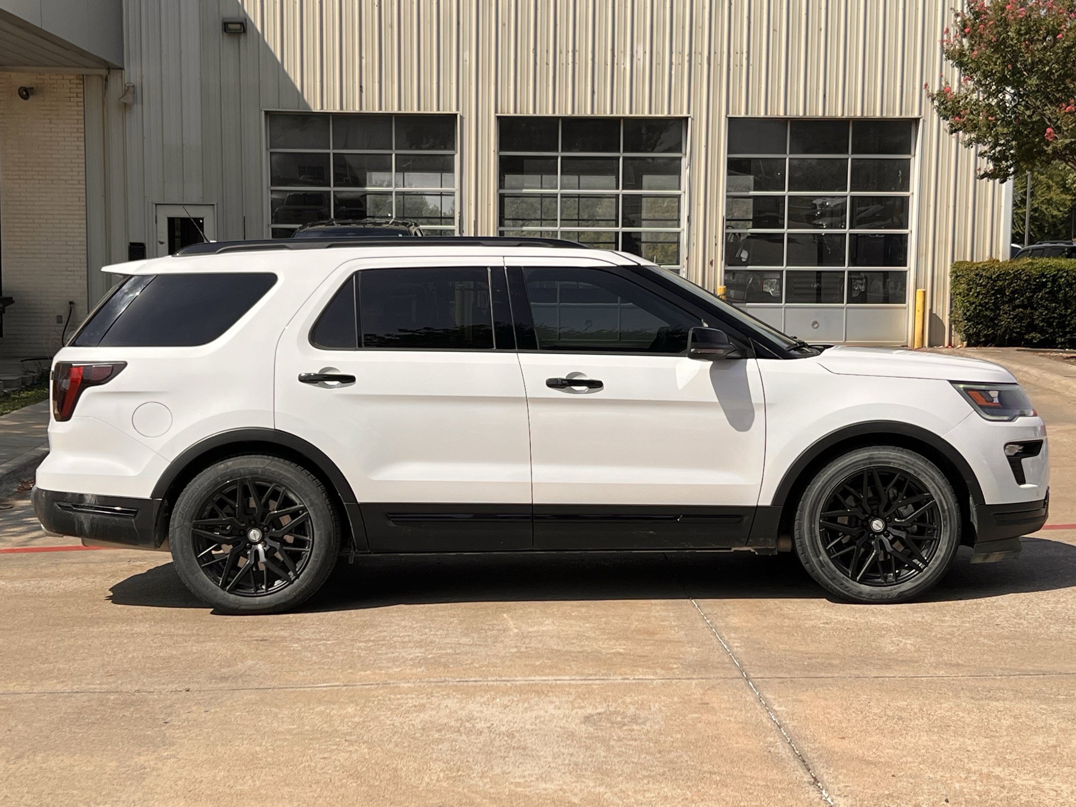 Used 2018 Ford Explorer Sport w/ Equipment Group 401A AWD/4WD image 9