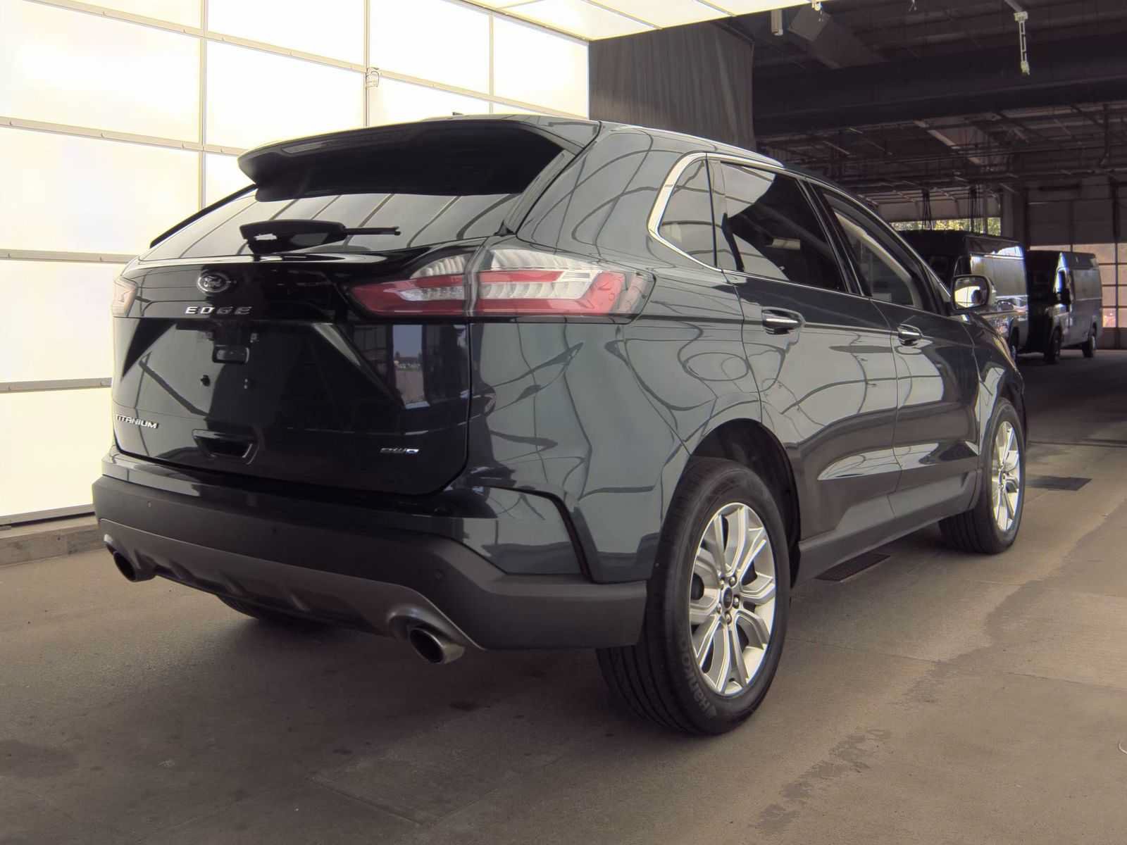 Used 2024 Ford Edge Titanium AWD/4WD image 2