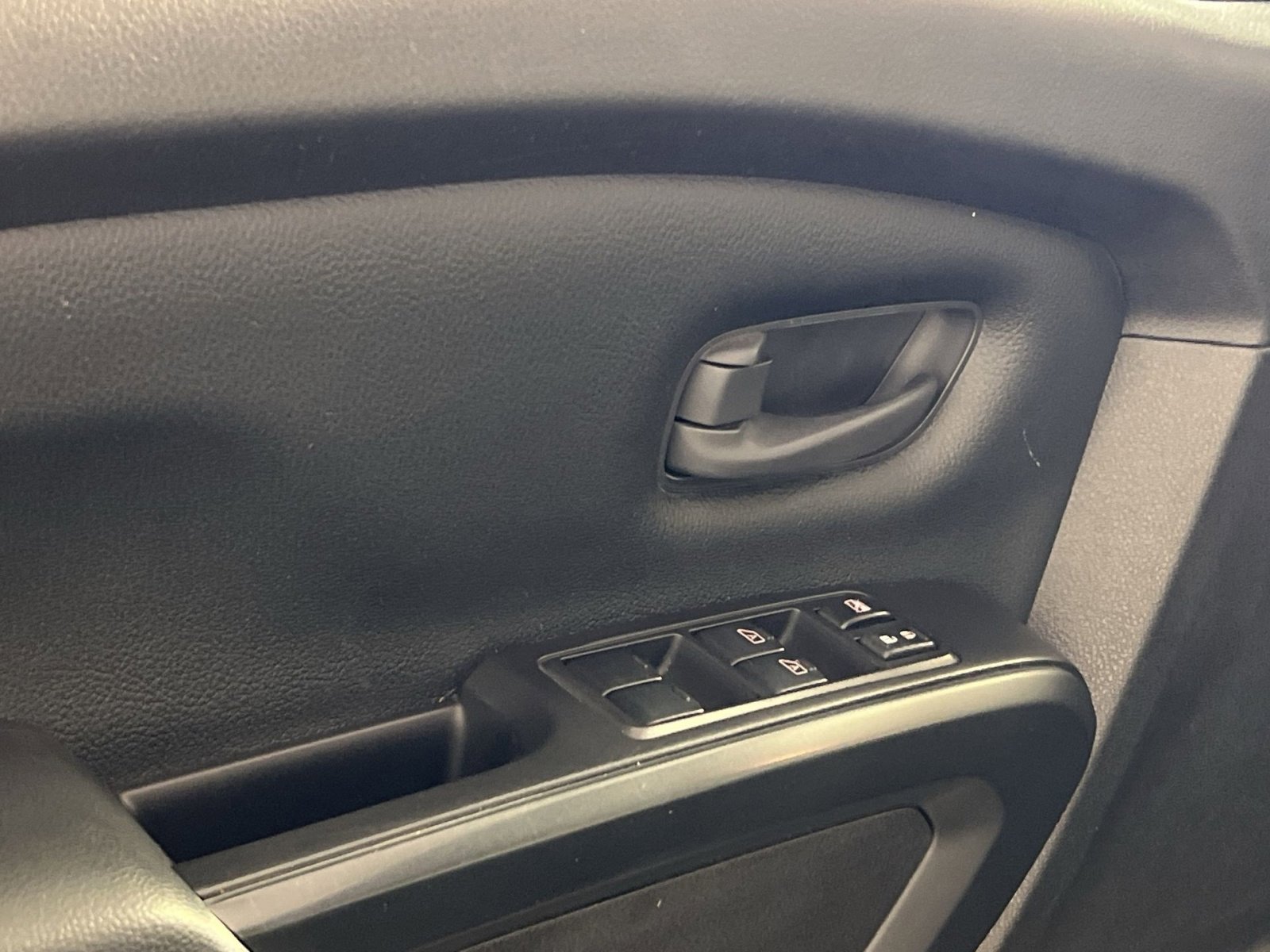 Used 2021 Nissan Titan S image 15