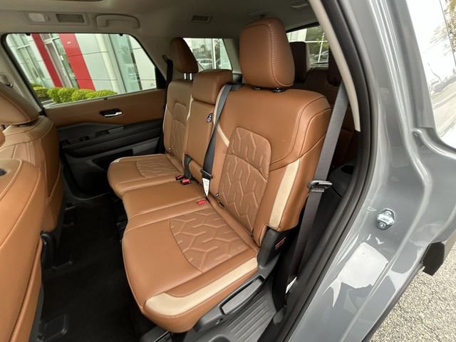 New 2026 Nissan Pathfinder Platinum w/ Cargo Package AWD/4WD image 13