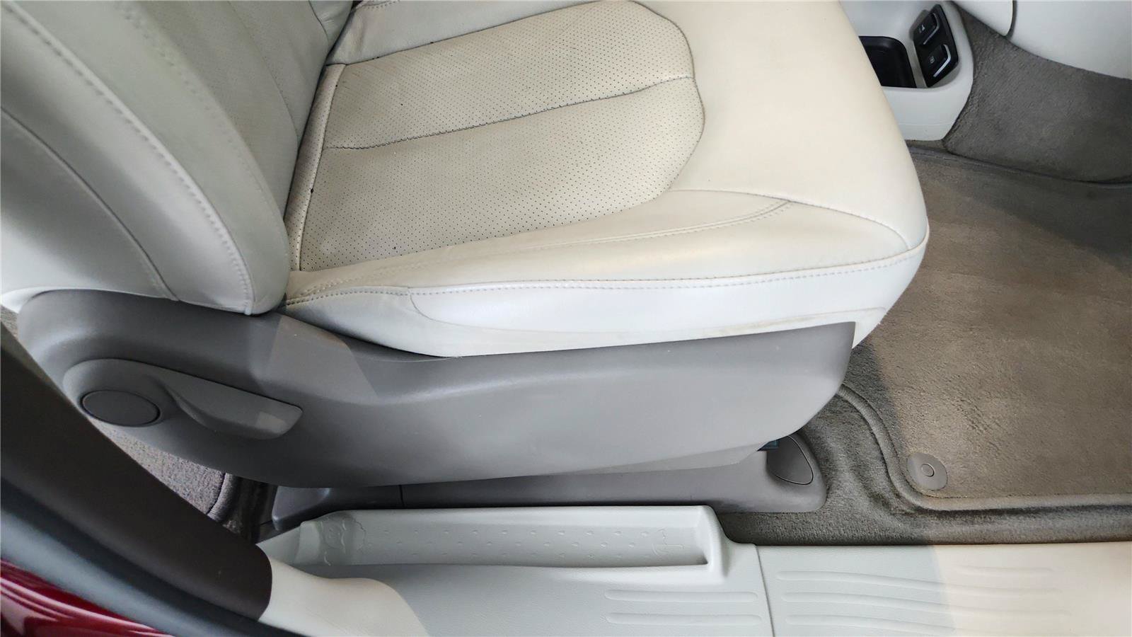 Used 2021 Chrysler Pacifica Touring-L w/ Uconnect Theater Family Group FWD image 21
