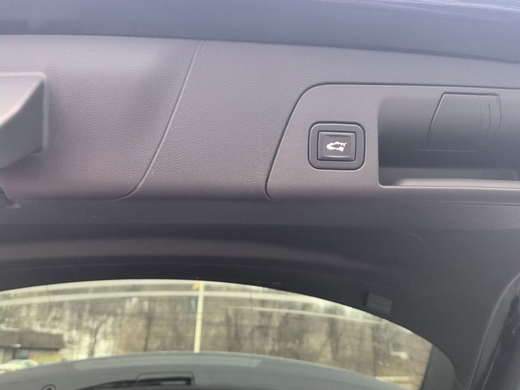 Used 2021 Buick Envision Essence w/ Technology Package I image 27