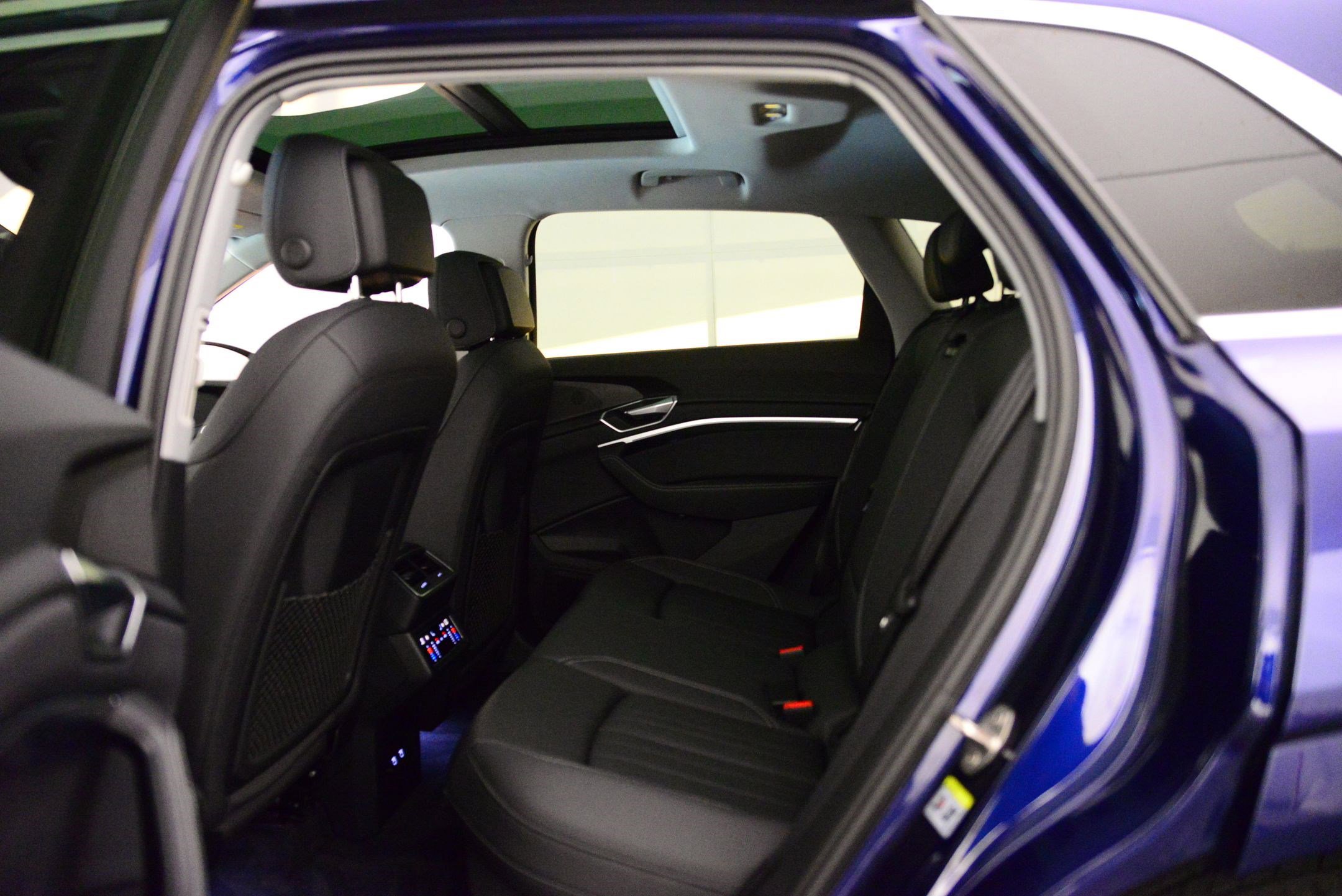 Certified 2021 Audi e-tron Premium image 11