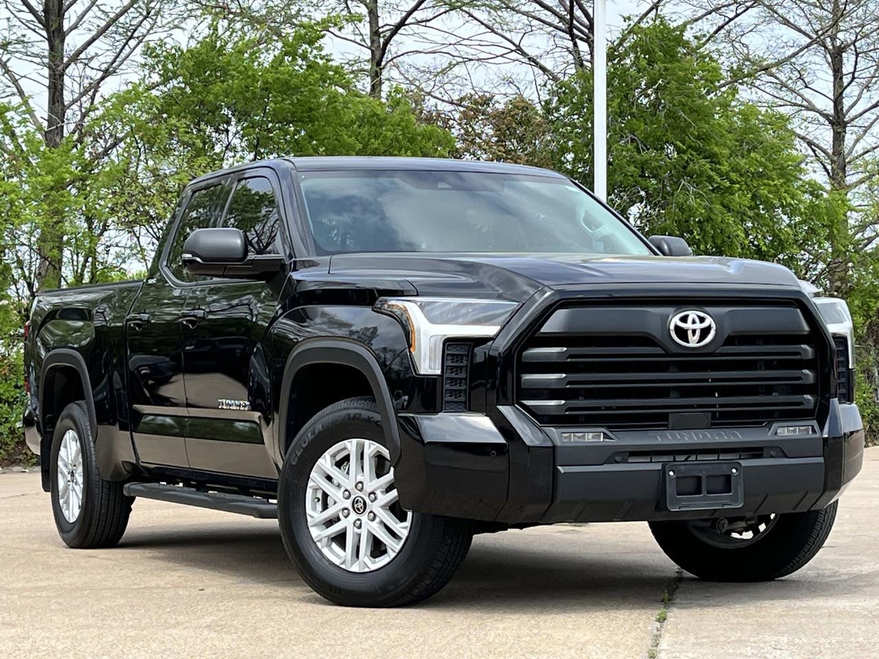 Used 2024 Toyota Tundra SR5 w/ SR5 Premium Package image 2