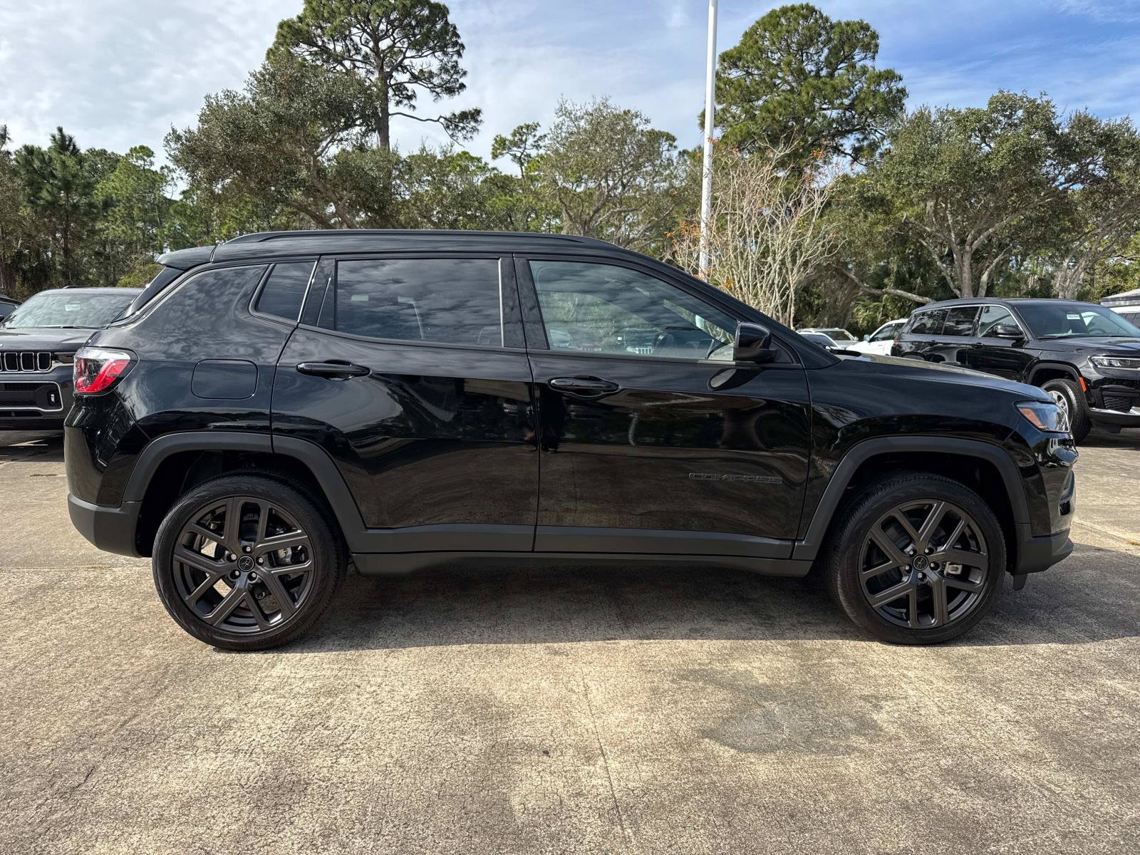 New 2026 Jeep Compass Latitude AWD/4WD image 2