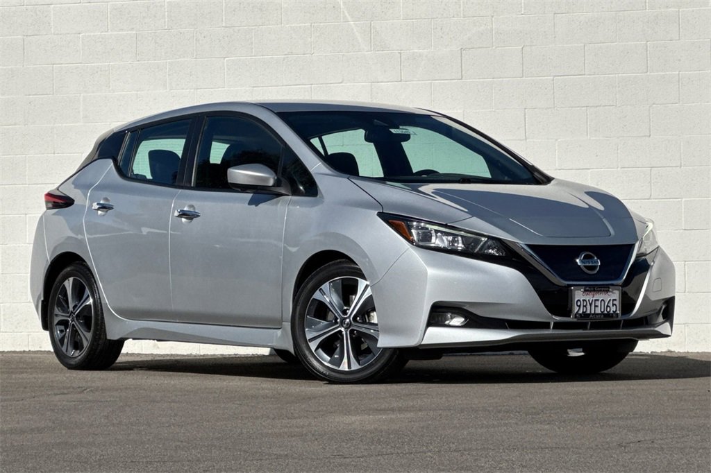 Used 2020 Nissan Leaf SV w/ SV Technology Package image 2