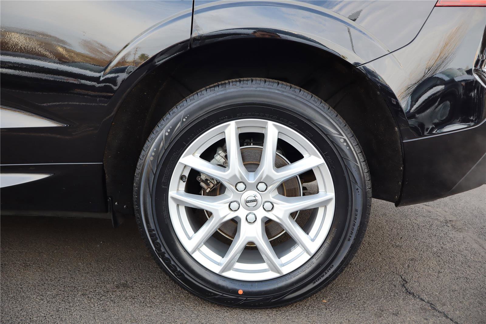 Used 2021 Volvo XC60 T5 Momentum w/ Premium Package image 10