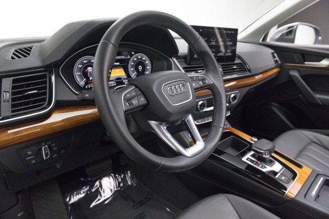 Used 2021 Audi Q5 e Premium w/ Convenience Package image 6