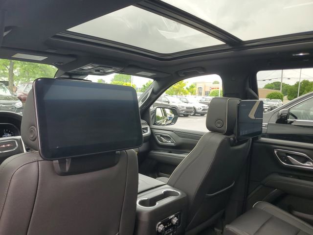 Certified 2023 GMC Yukon SLT w/ SLT Luxury Package AWD/4WD image 11