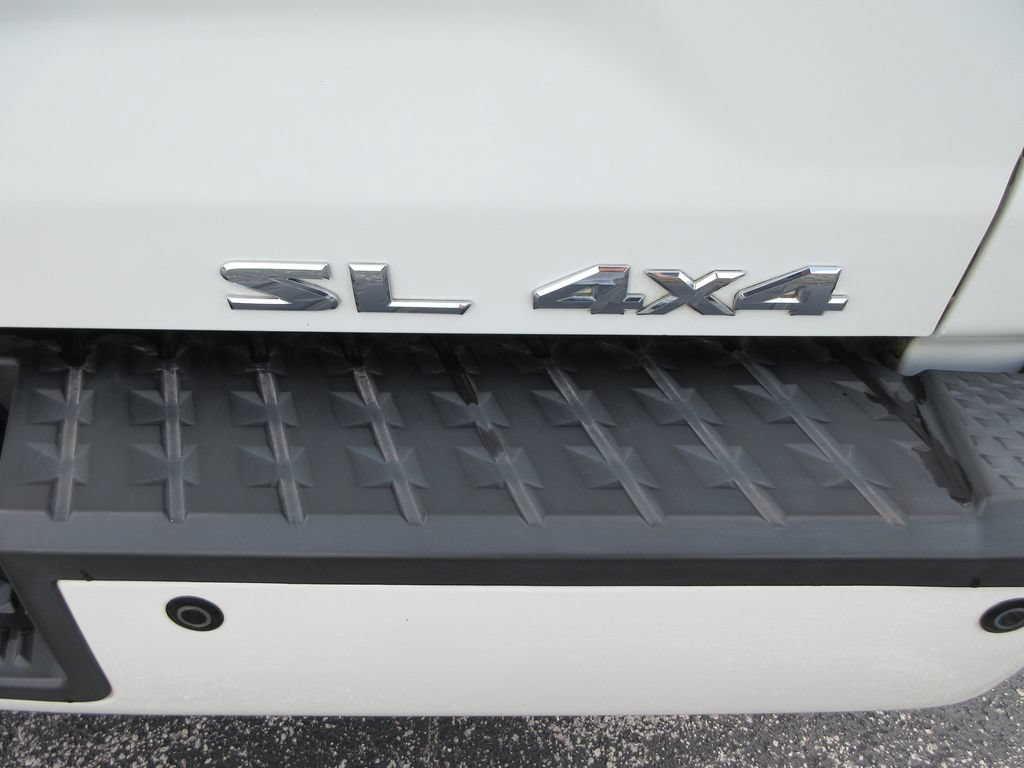 Used 2017 Nissan Titan SL w/ Chrome Package AWD/4WD image 13