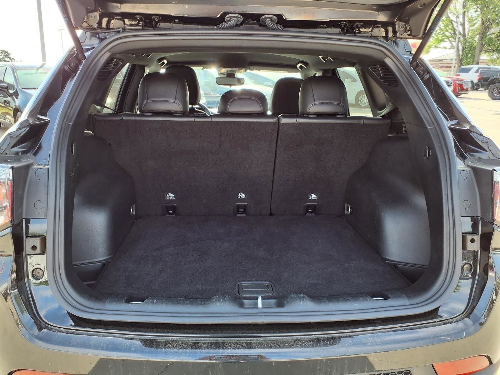 Used 2025 Jeep Compass Latitude image 8