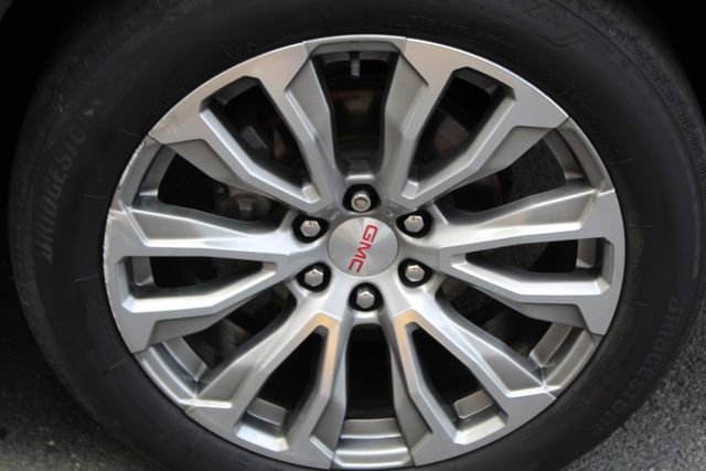 Used 2021 GMC Yukon Denali w/ Denali Ultimate Package image 9