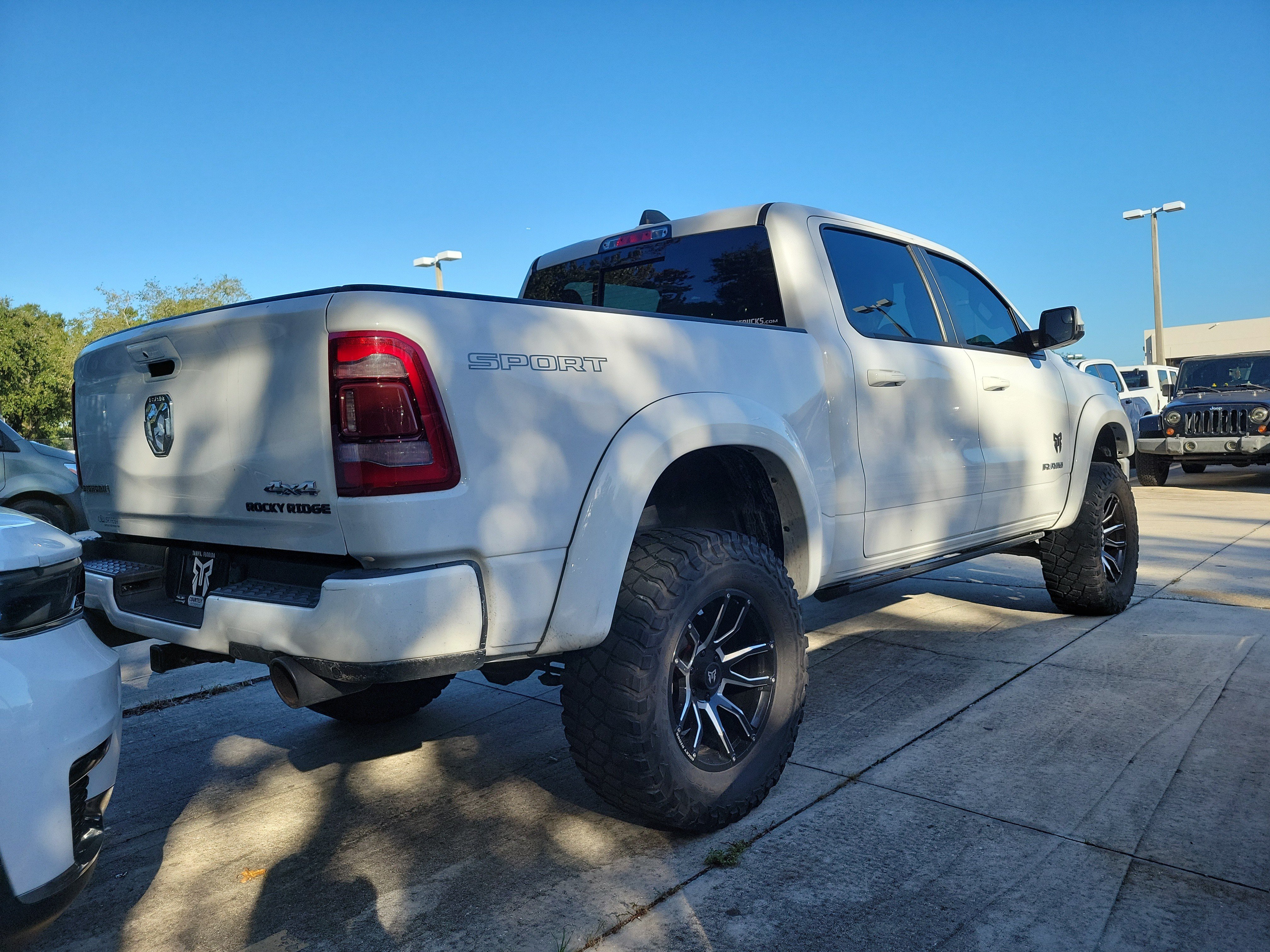 Used 2023 RAM 1500 Big Horn AWD/4WD image 3