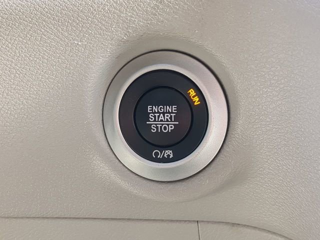 Used 2024 Chrysler Pacifica Touring-L image 36