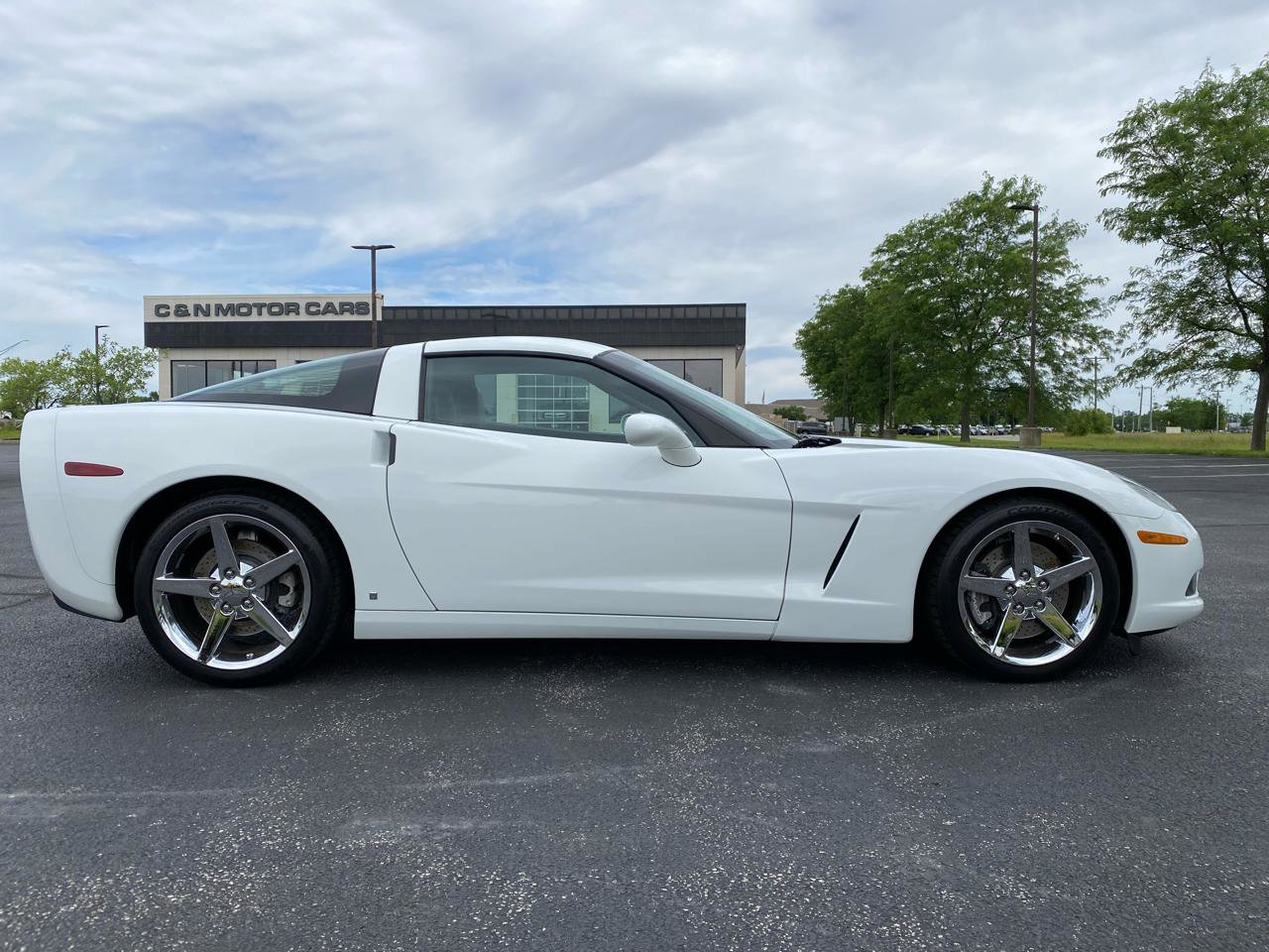 Used 2007 Chevrolet Corvette Coupe w/ Performance Package RWD image 4