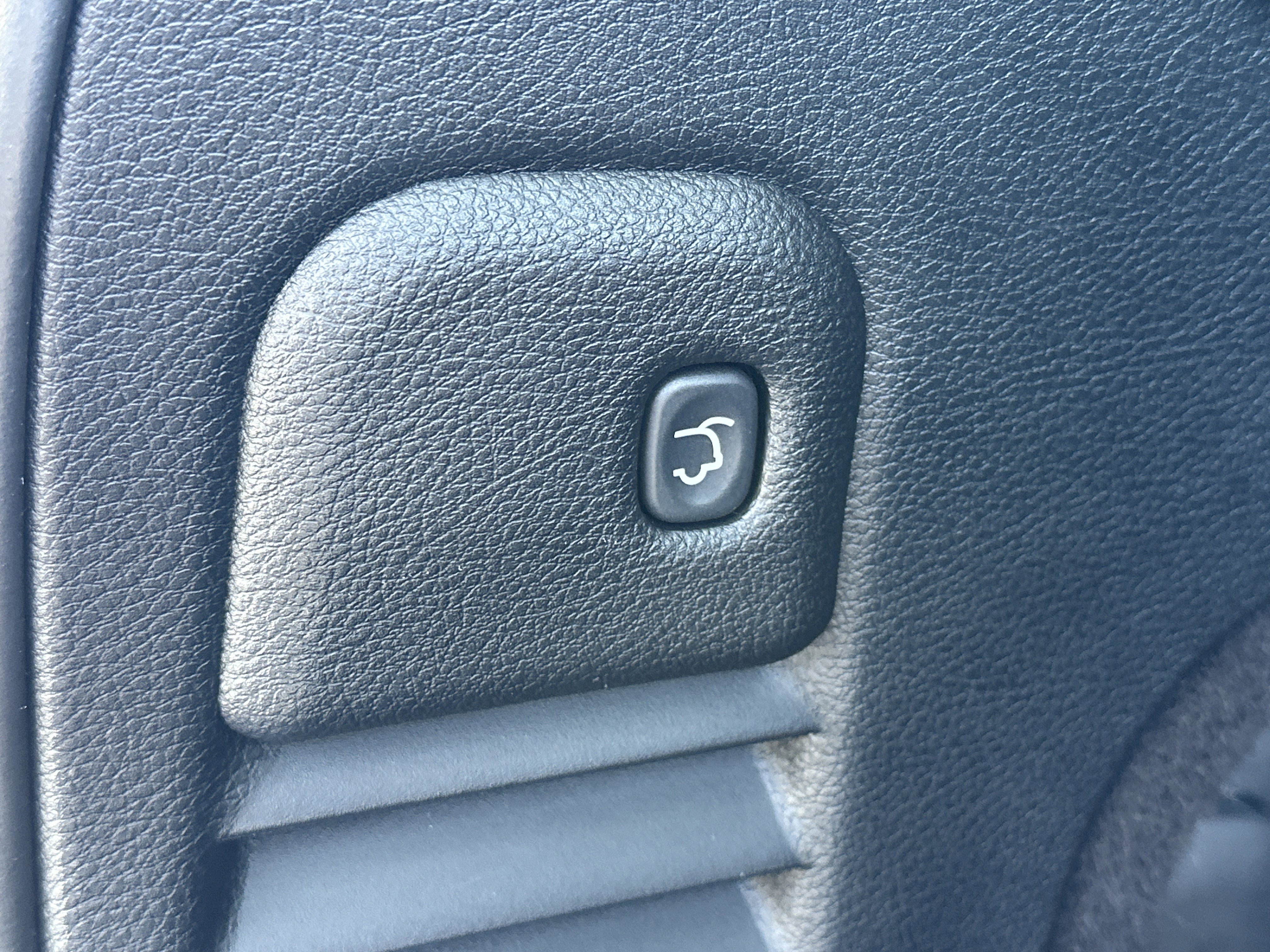 Used 2017 Jeep Grand Cherokee Limited image 15