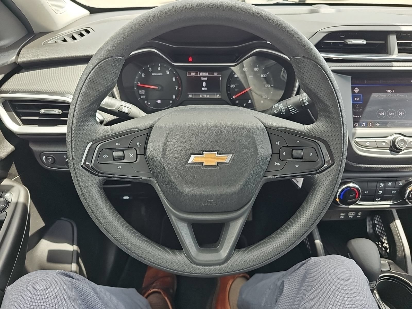 Used 2023 Chevrolet TrailBlazer LS FWD image 12