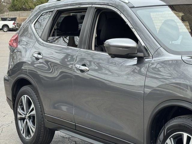 Used 2019 Nissan Rogue SV w/ Premium Package FWD image 4