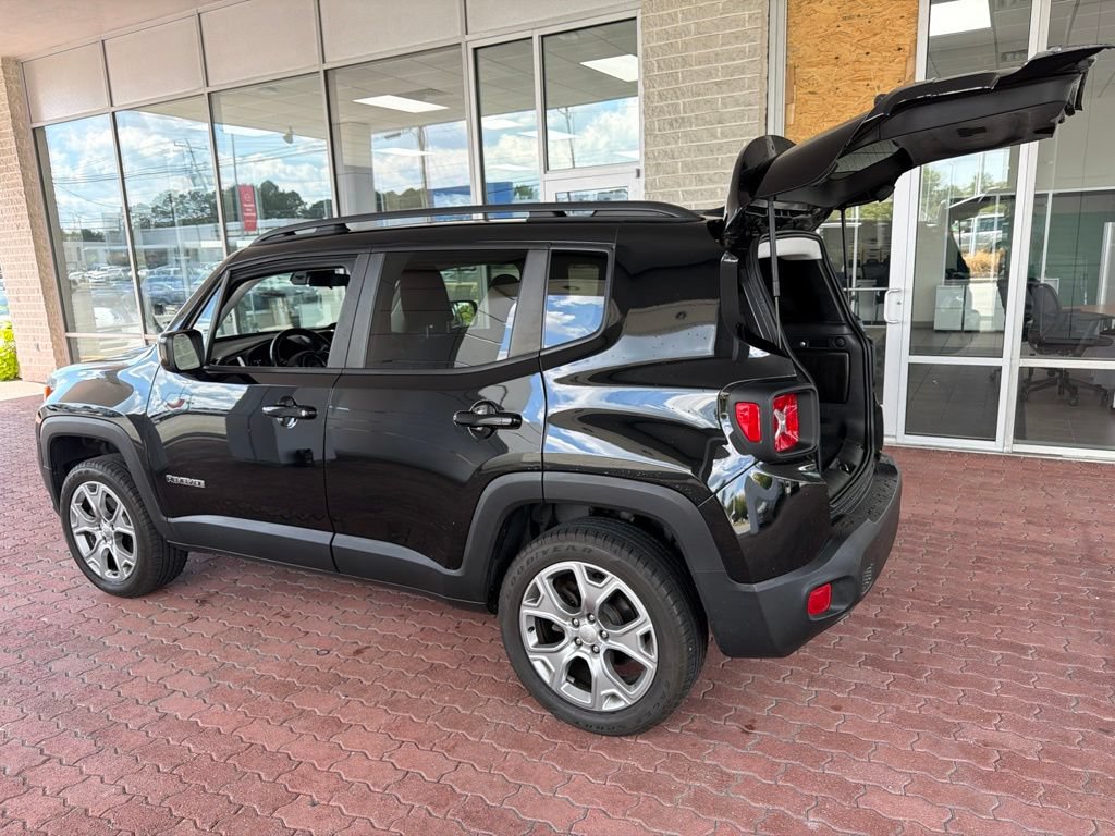Used 2019 Jeep Renegade Latitude w/ Cold Weather Group AWD/4WD image 17