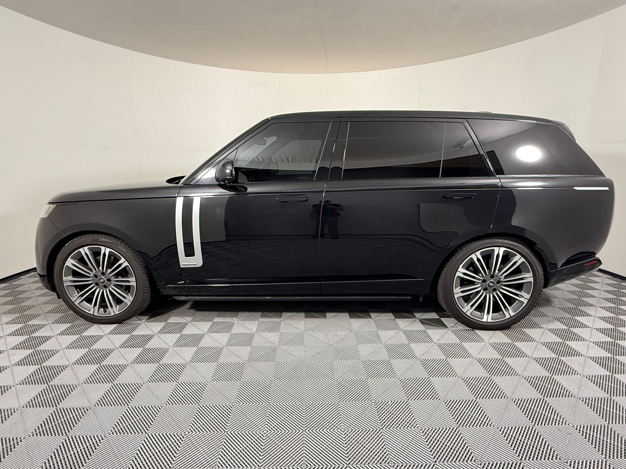 Used 2023 Land Rover Range Rover Long Wheelbase Autobiography AWD/4WD image 2