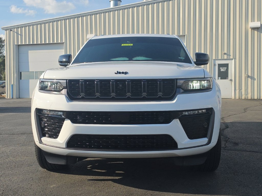 Used 2026 Jeep Grand Cherokee L Limited AWD/4WD image 2